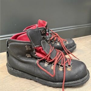 Danner Men’s Mountain Pass Artic Night Black and Red GoreTex Boots Size 13